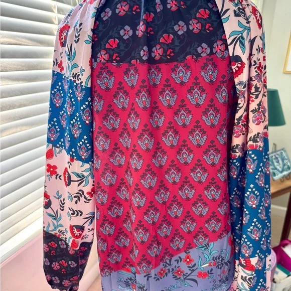 Be Happy Boutique Block print Top- size Med - Picture 3 of 7
